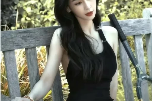 陈赫二婚老婆罕见走红毯！脸肿胀、油成猪刚鬣网友：都是玻尿酸