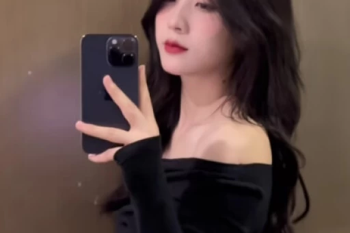 轰动全网！黄晓明新女友曝光眉眼酷似前任杨颖