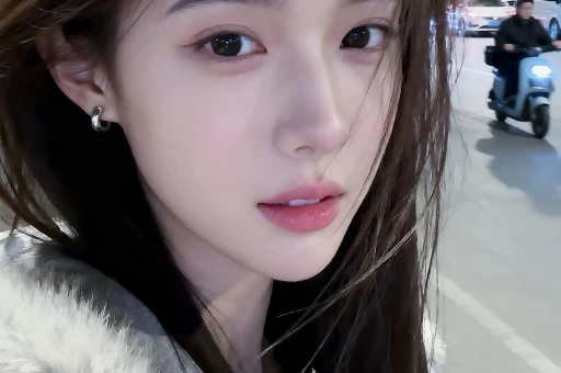 一条热搜炸了锅：消失许久的文章被拍到与一位清冷美女亲密同回住所新恋情疑似曝光